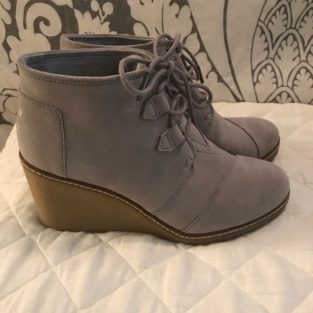 Tom’s desert wedge bootie